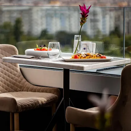 فندق Union Plaza 4*
