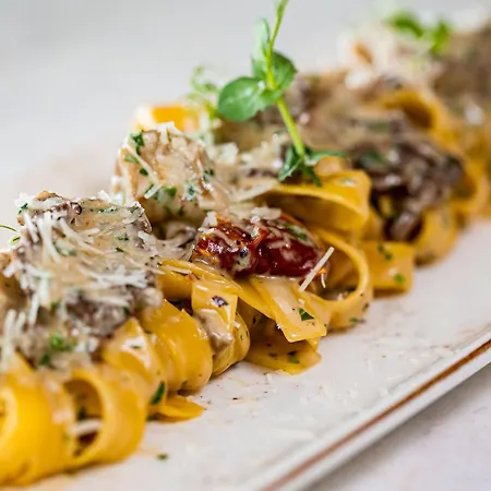 Union Plaza Otel Bükreş